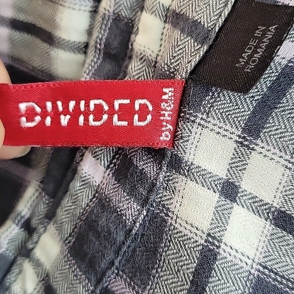 H&M DIVIDED Plaid Gray Pink Long Sleeve Button Up Shirt size 4 Pintuck Collared - Picture 15 of 16